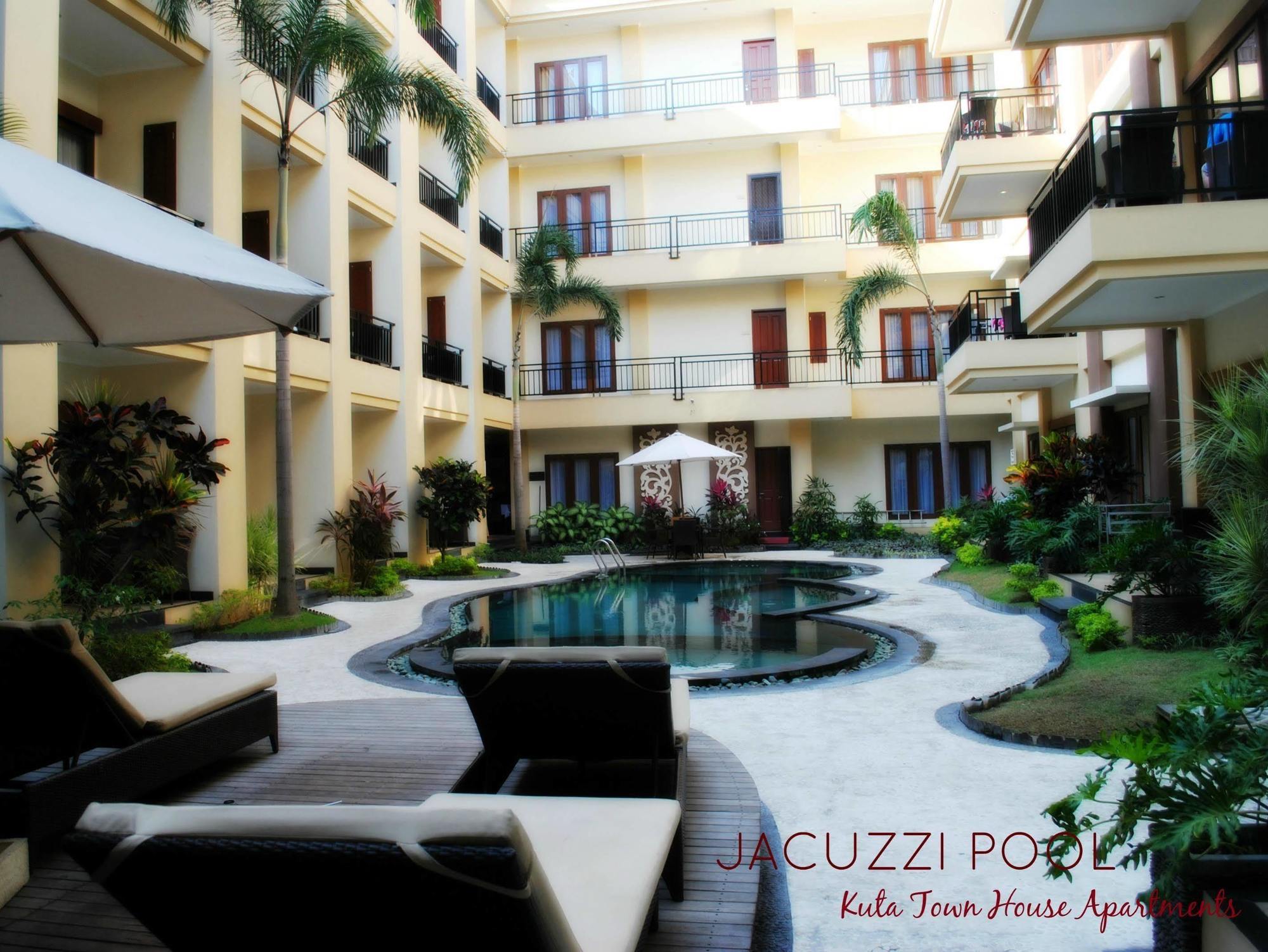 Kuta Town House Apartments Ngoại thất bức ảnh